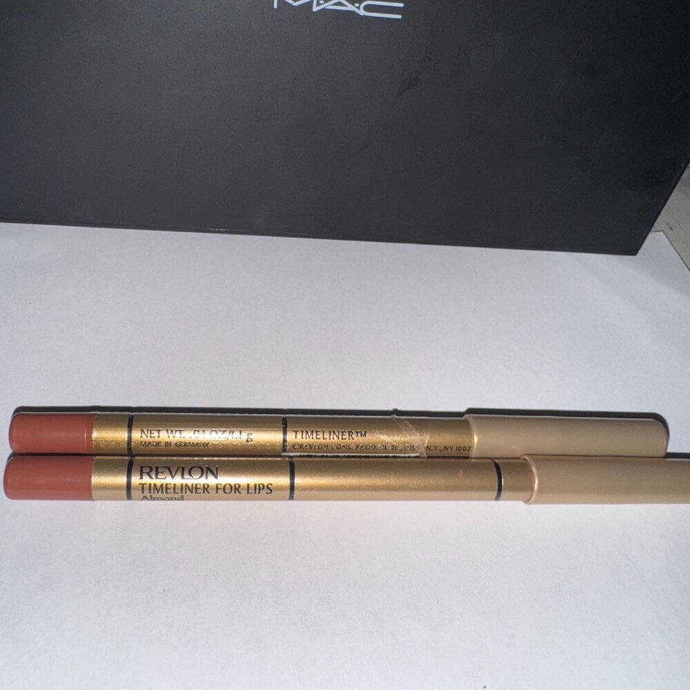 Revlon Timeliner lipliners in Almond